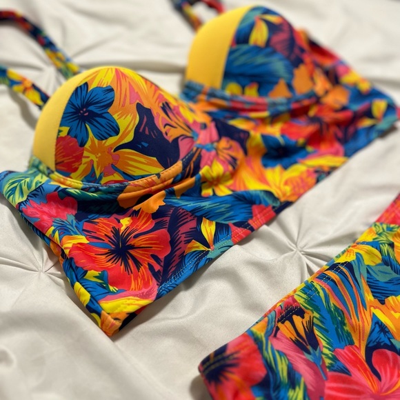 Shein floral bikini - Picture 2 of 2